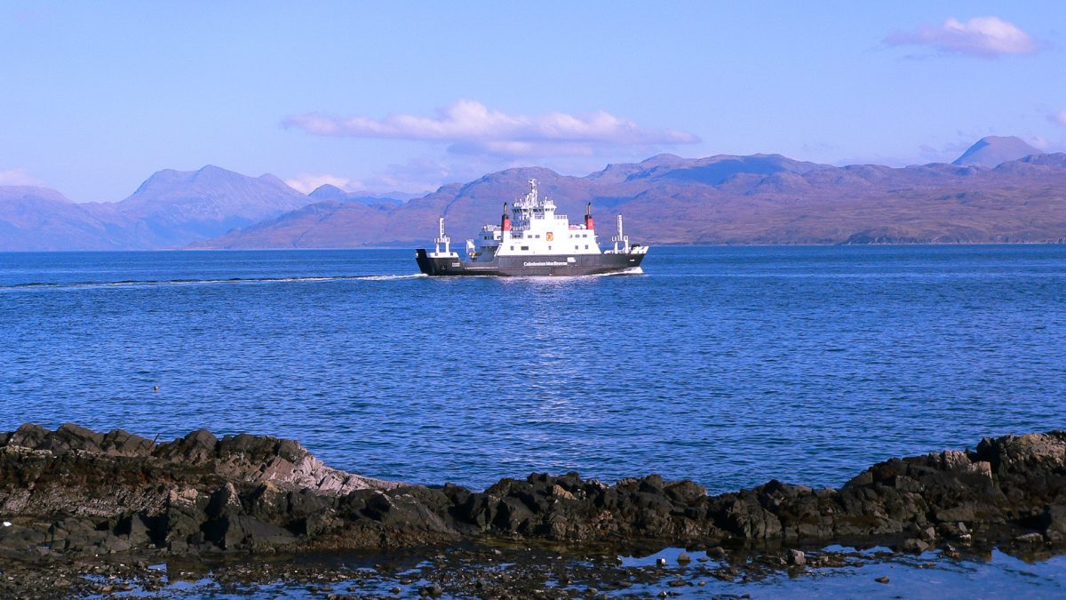 Sail over the sea to Skye