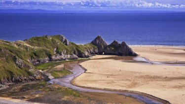 Three Cliffs Bay, Gower © Crown copyright (2019) Visit Wales